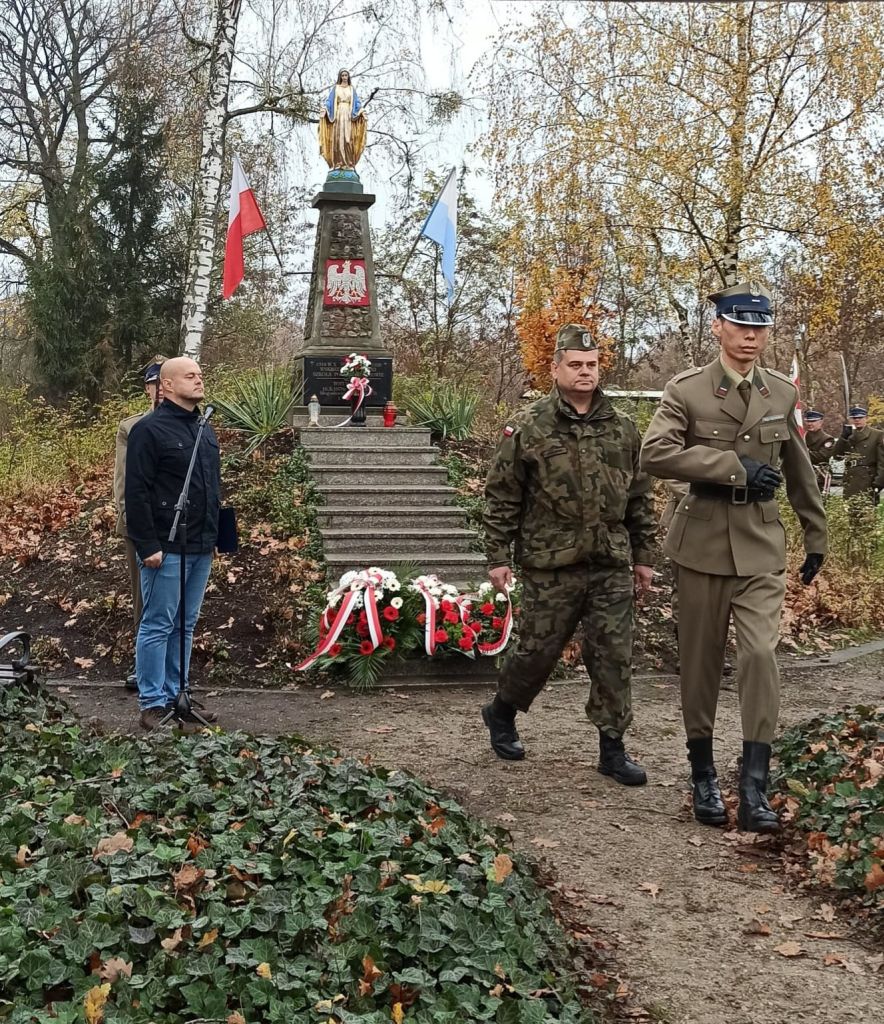 Obchody Święta Niepodległości zorganizowane przez Fundację Nowe Teraz oraz Zespół Szkół im. F. Nansena w Piastowie fot.-10