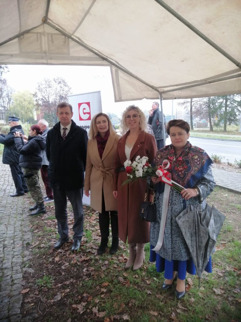 Obchody Święta Niepodległości zorganizowane przez Fundację Nowe Teraz oraz Zespół Szkół im. F. Nansena w Piastowie fot.-14
