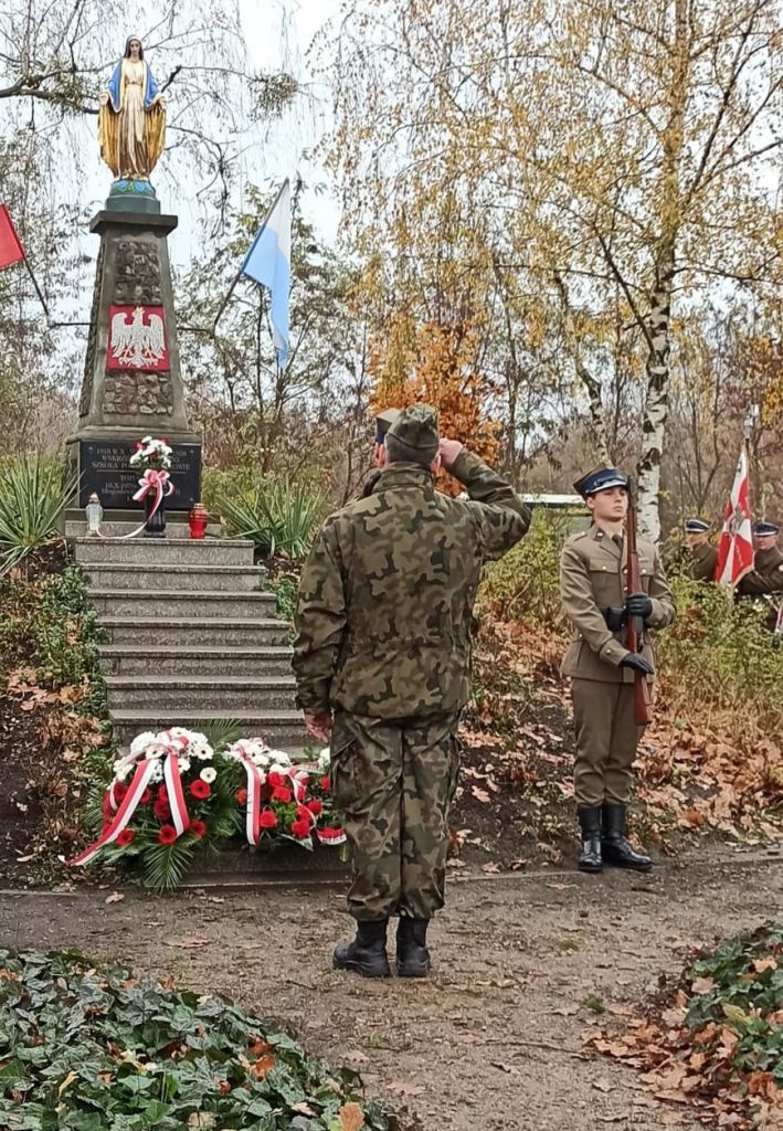 Obchody Święta Niepodległości zorganizowane przez Fundację Nowe Teraz oraz Zespół Szkół im. F. Nansena w Piastowie fot.-9