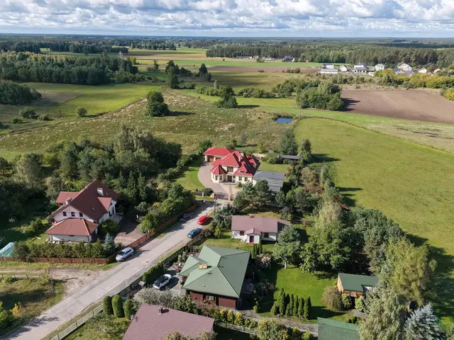 Okolica – spokojna ulica i pola