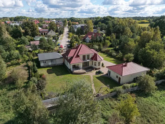 Działka i sąsiedztwo z góry